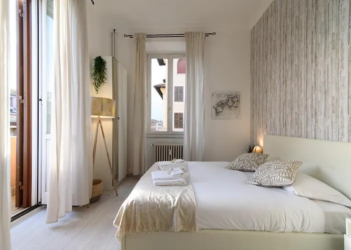 White Napoleone Apartamento