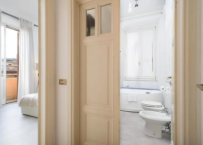 White Napoleone Apartamento Roma
